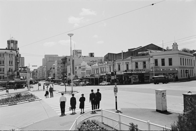 Looking down Queen Street from the Town Hall, 1960s. Photo: Fred McGehan.   Image: Sir George Grey Special Collections, Auckland Libraries, 255A_25_21