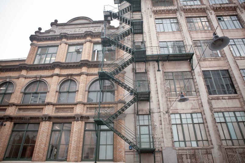 The Lippincott Building to the right of the shot, with an older building to its left. Image: Duncan Innes